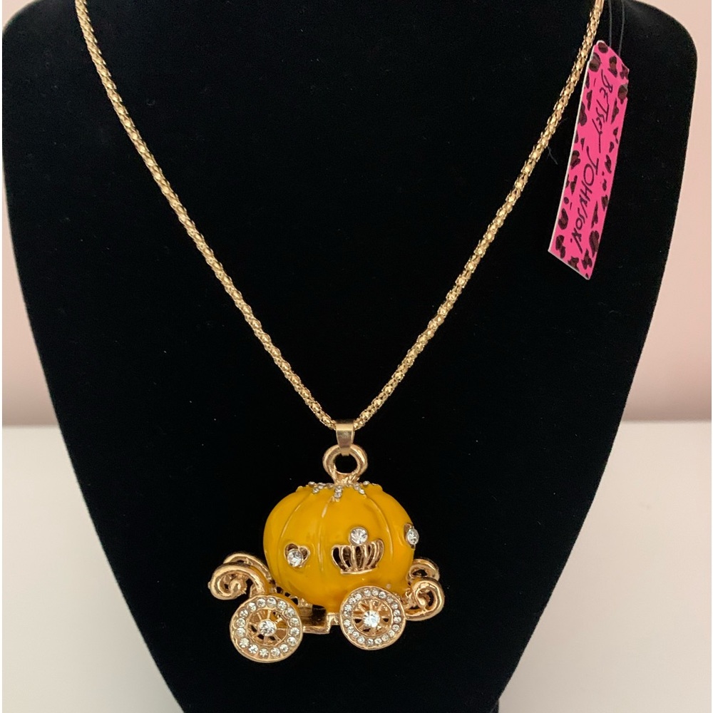 carriage necklace.